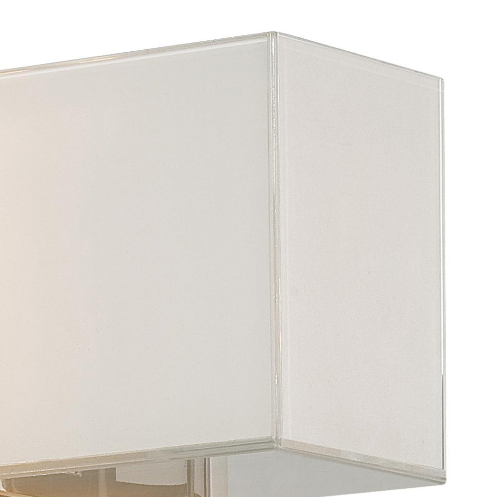 P5220 Wall Light in Detail.