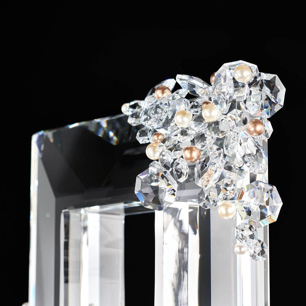 Eva LED Wall Light in Detail.