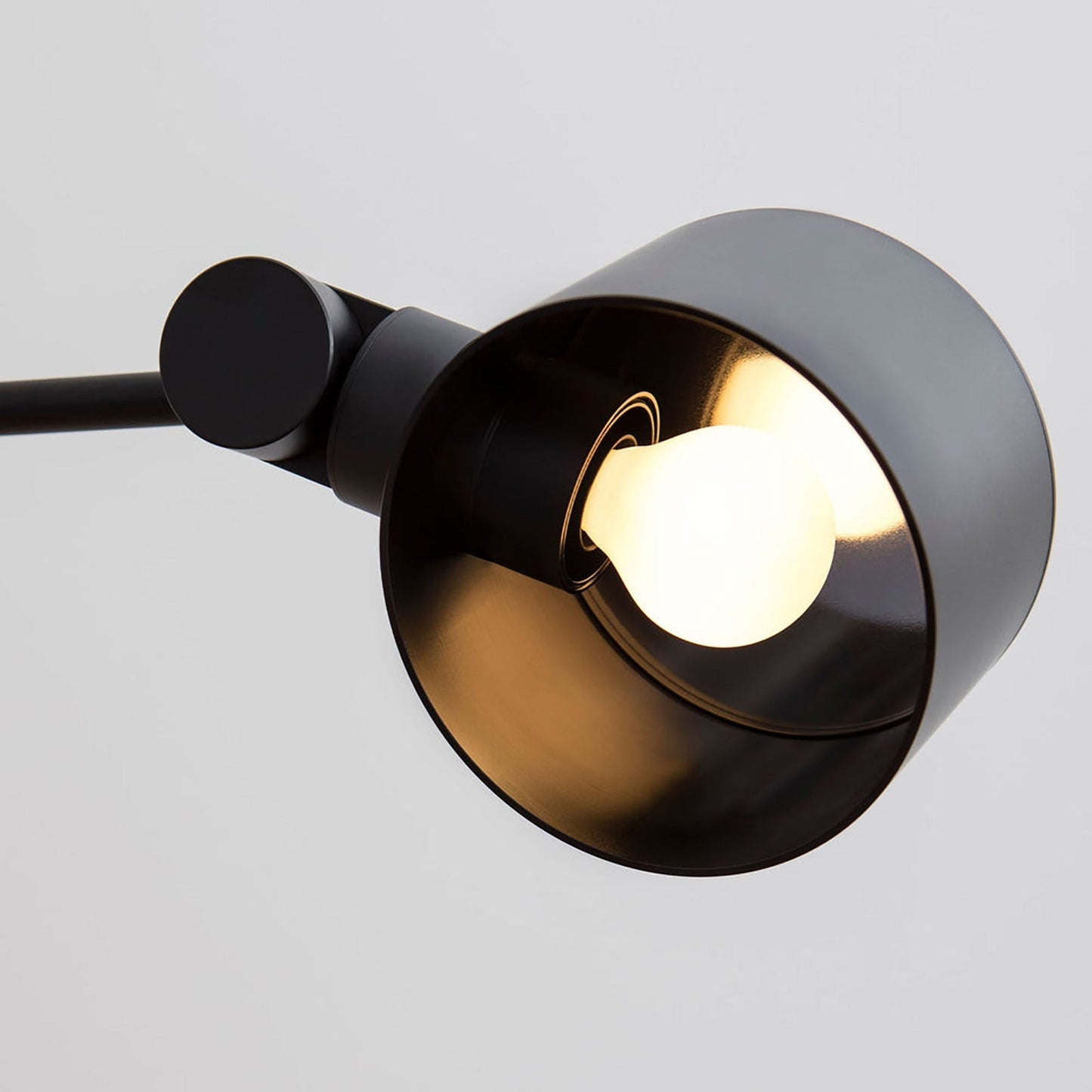 Porcelain I Candelabra Base G14 Type LED Bulb in Detail.