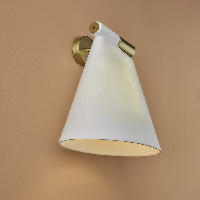 Cone Light W Wall Light in Detail.