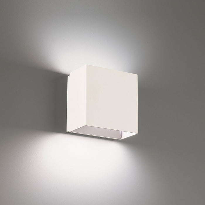 Boxi LED Wall Light in White (3500K).