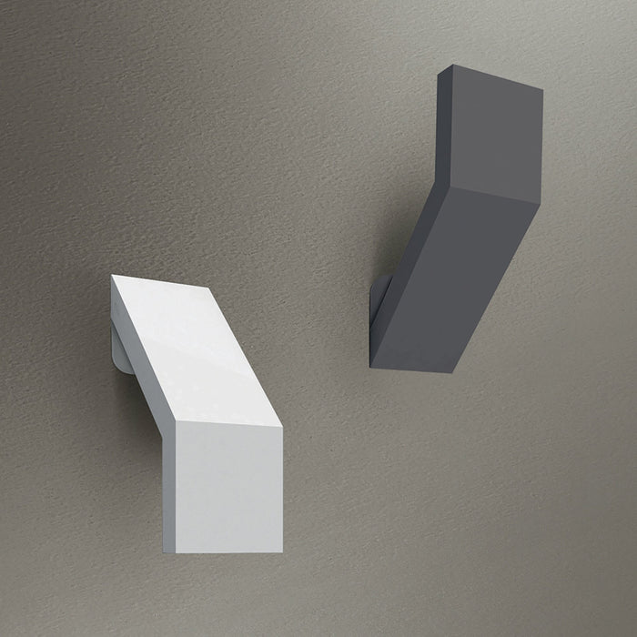 Chilone Outdoor Wall Light in Detail.