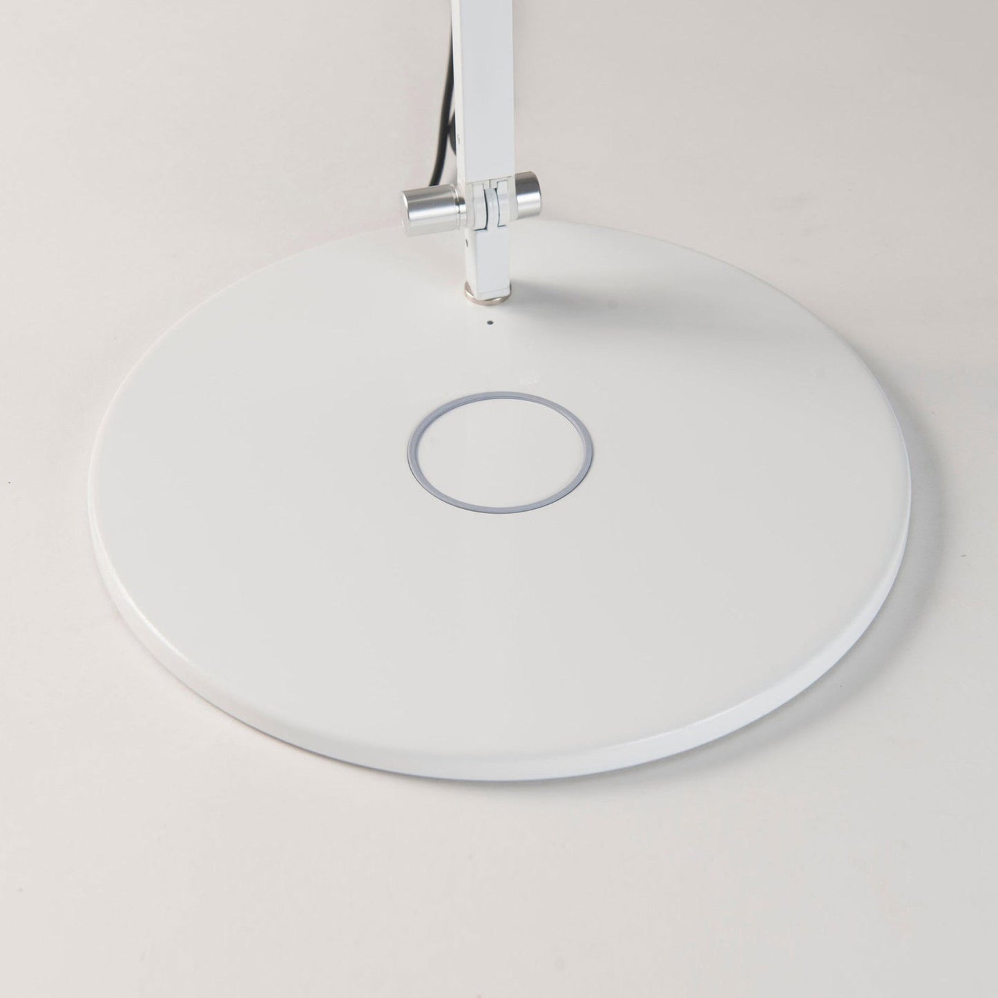 Wireless Charging Qi Base in 9-Inch/White.