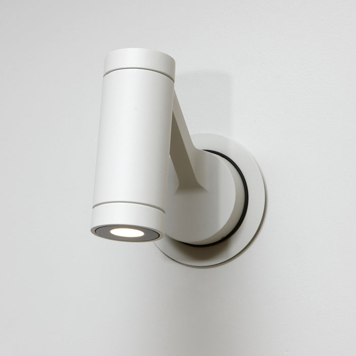 Obice Outdoor LED Wall Light in White/Classic/18 Degrees.