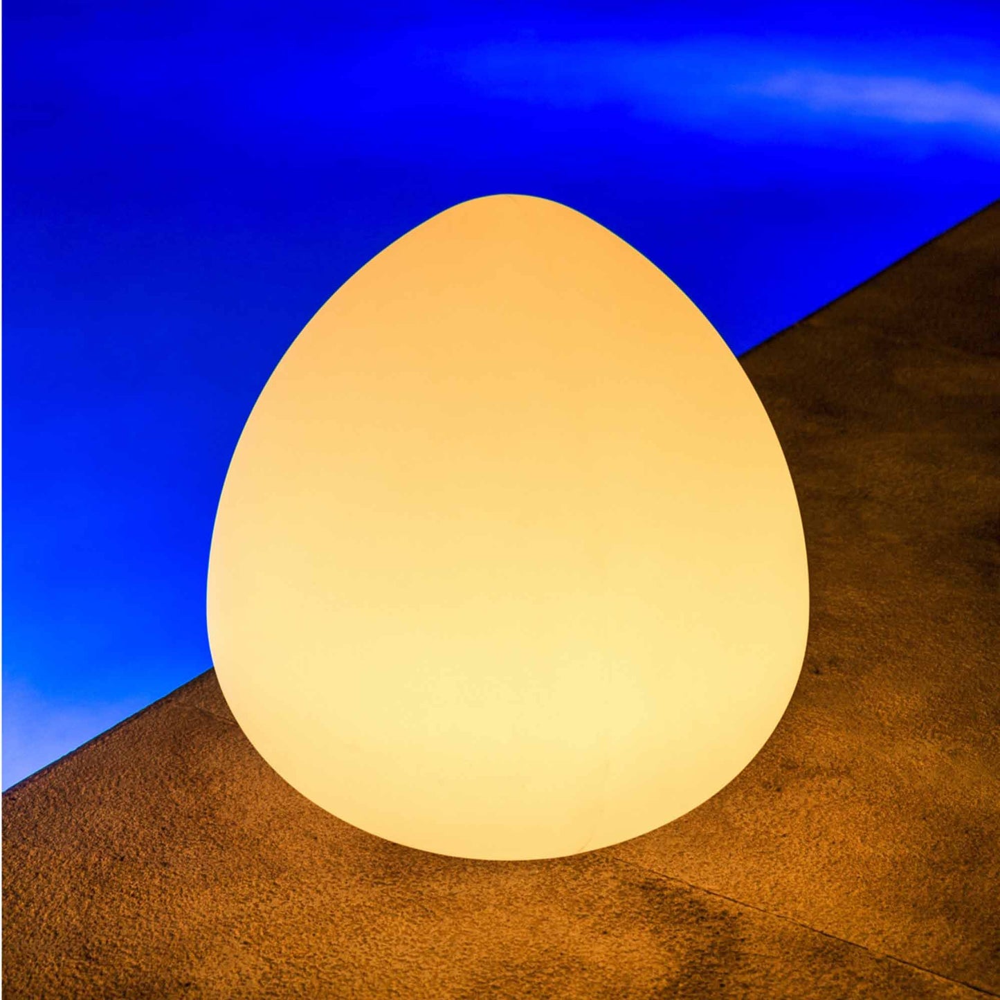 Rock Bluetooth Outdoor LED Table Lamp in 20-Inch.