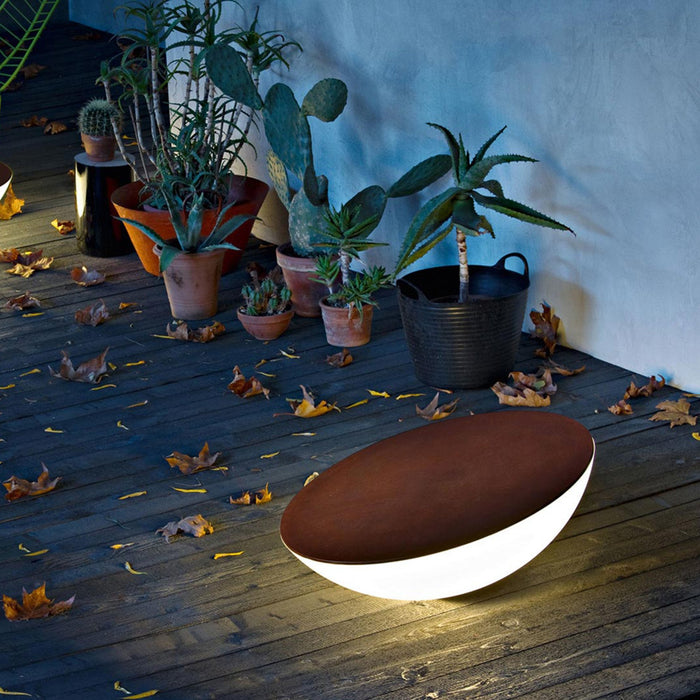 Solar Outdoor Floor Lamp in Detail.