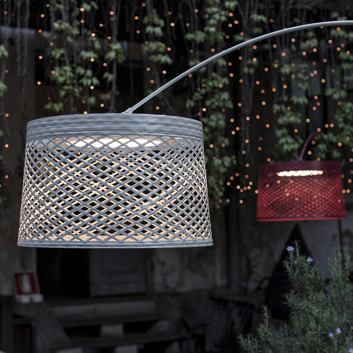 Twiggy Grid Outdoor LED Floor Lamp in Detail.
