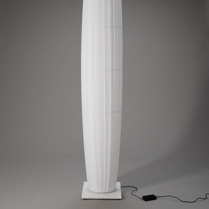 Colonne LED Floor Lamp in Detail.