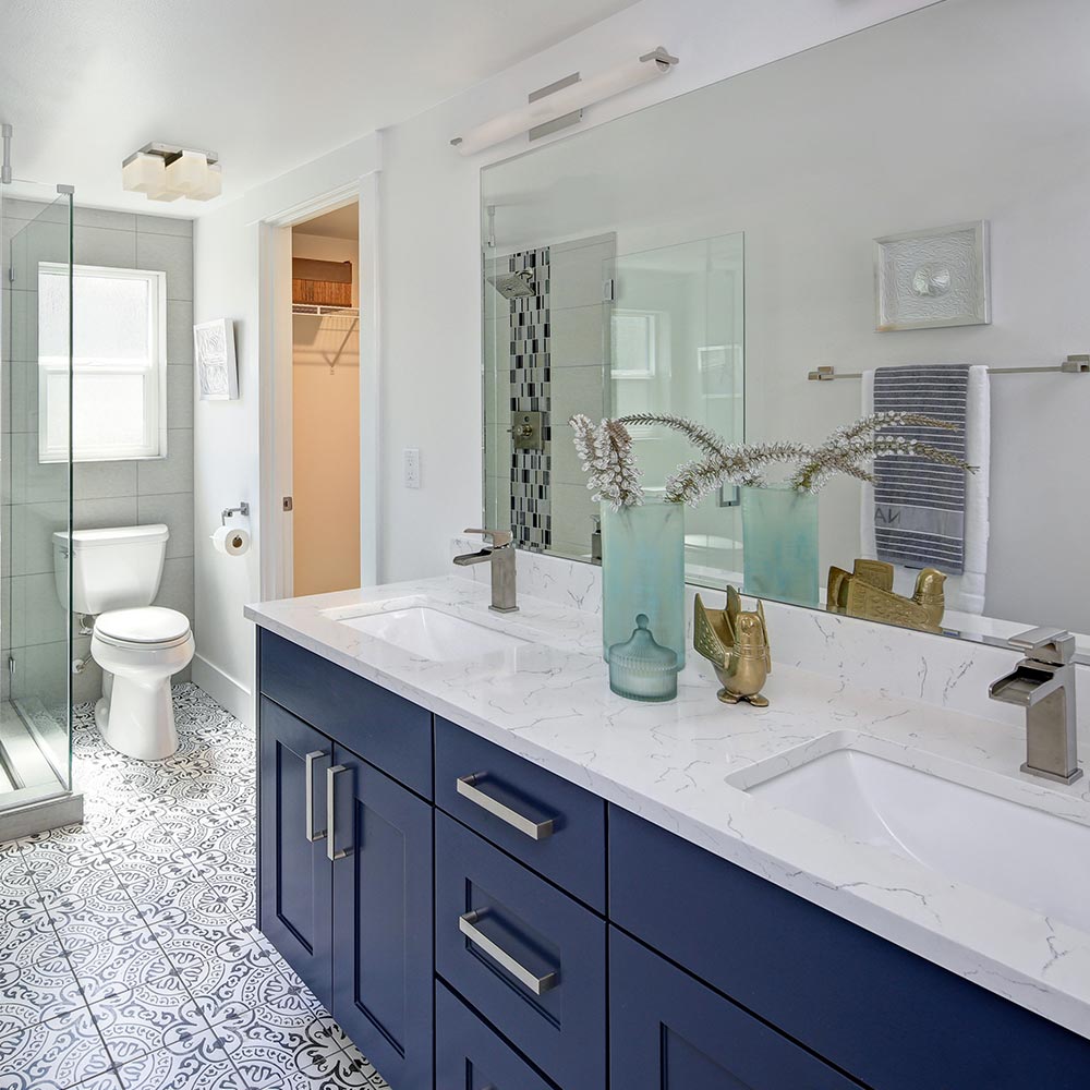 Squire LED Bath Vanity Light in bathroom.