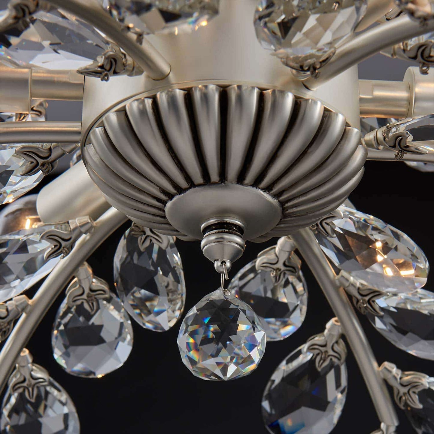Alloro Chandelier in Detail.