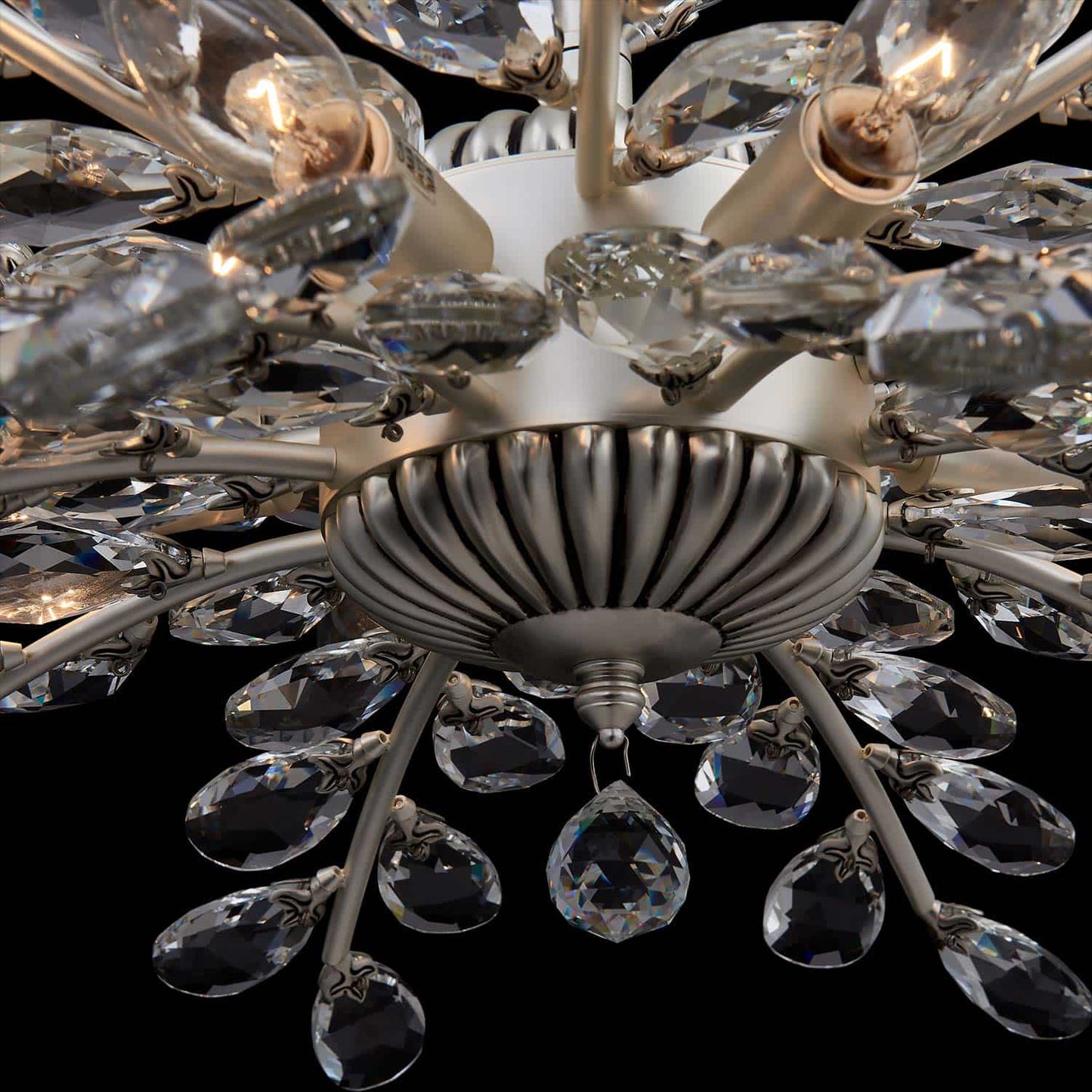 Alloro Chandelier in Detail.