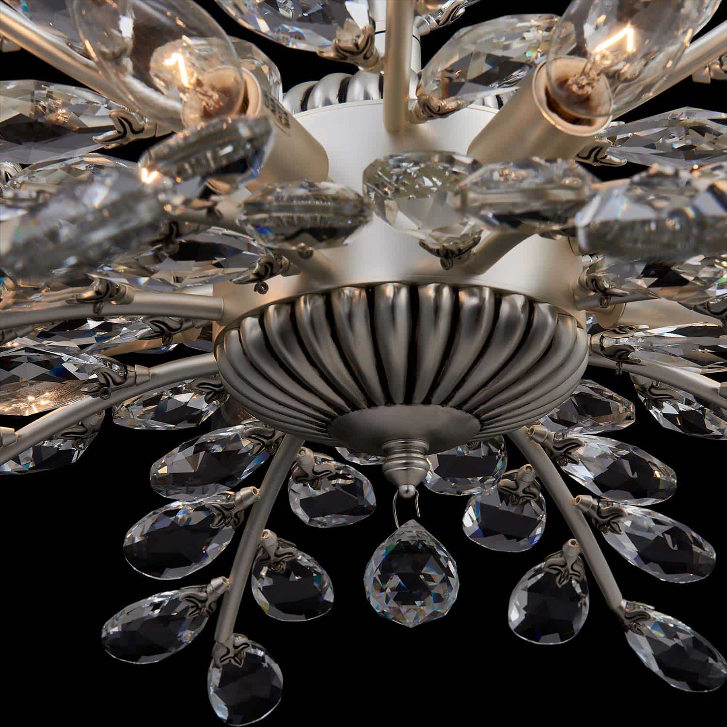 Alloro Chandelier in Detail.