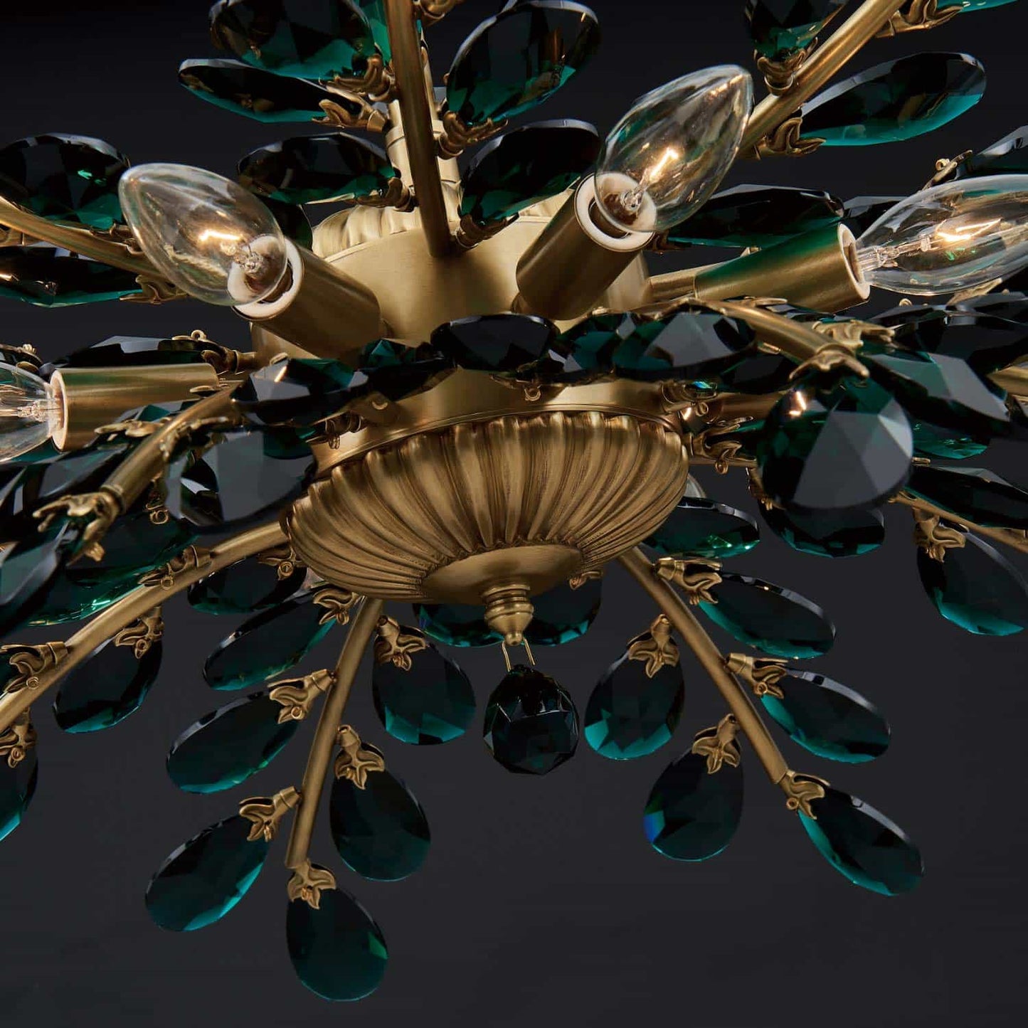 Alloro Chandelier in Detail.
