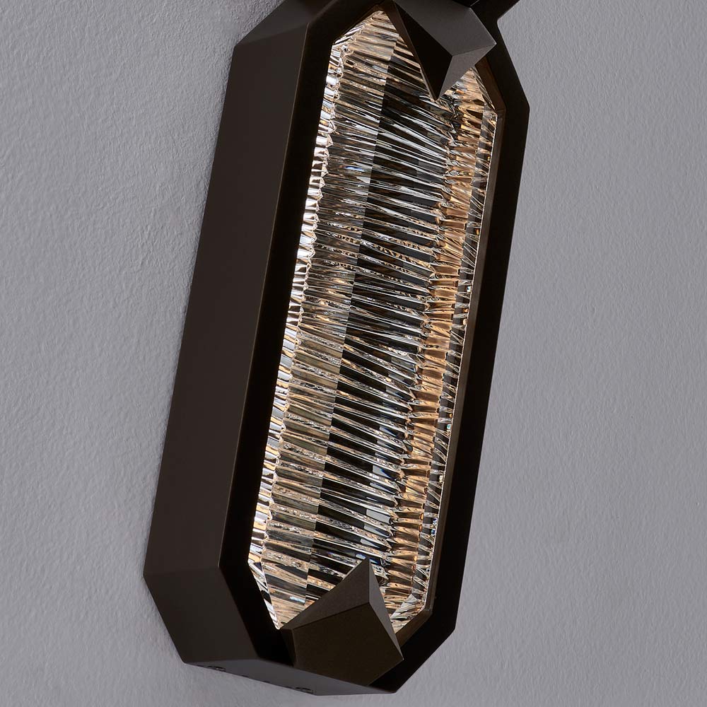 Carato Outdoor LED Wall Light in Detail.