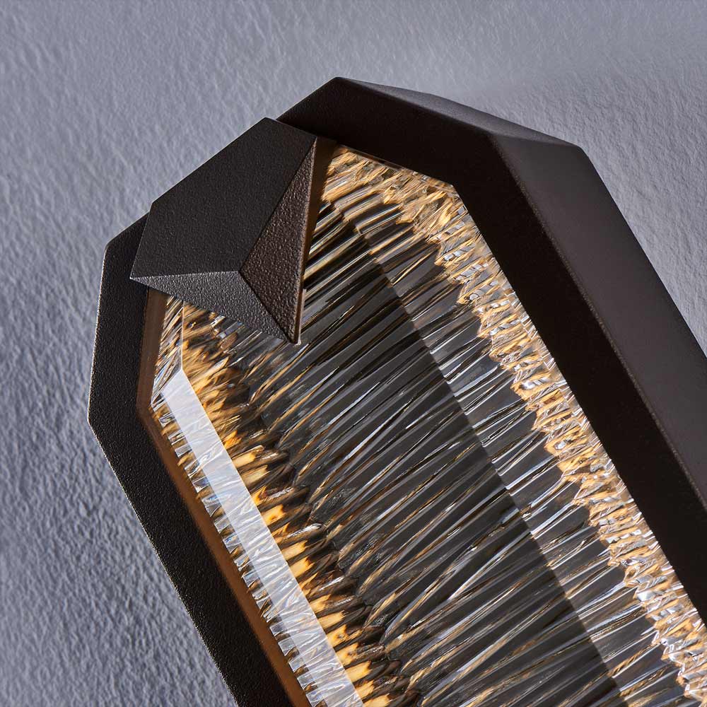 Carato Outdoor Single LED Wall Light in Detail.