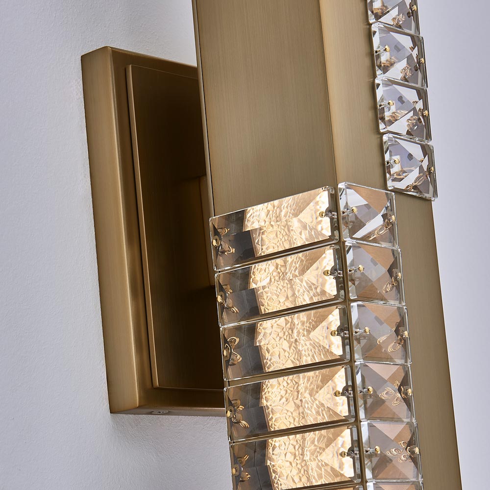 Dama LED Wall Light in Detail.