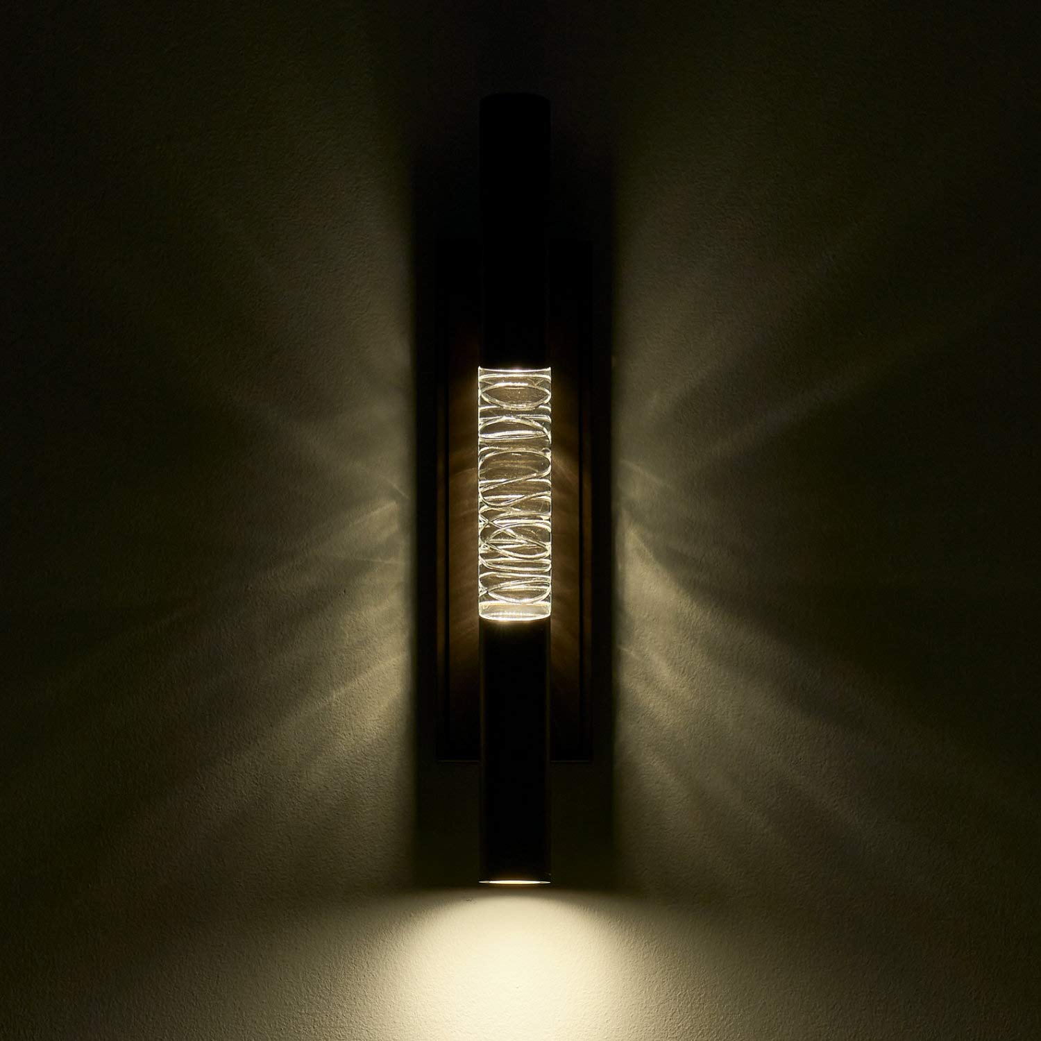 Retmo Outdoor LED Wall Light in Detail.