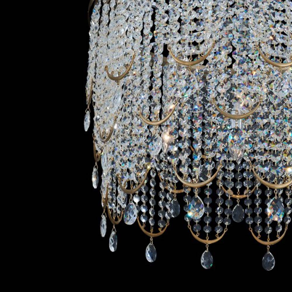 Vezzo Chandelier in Detail.