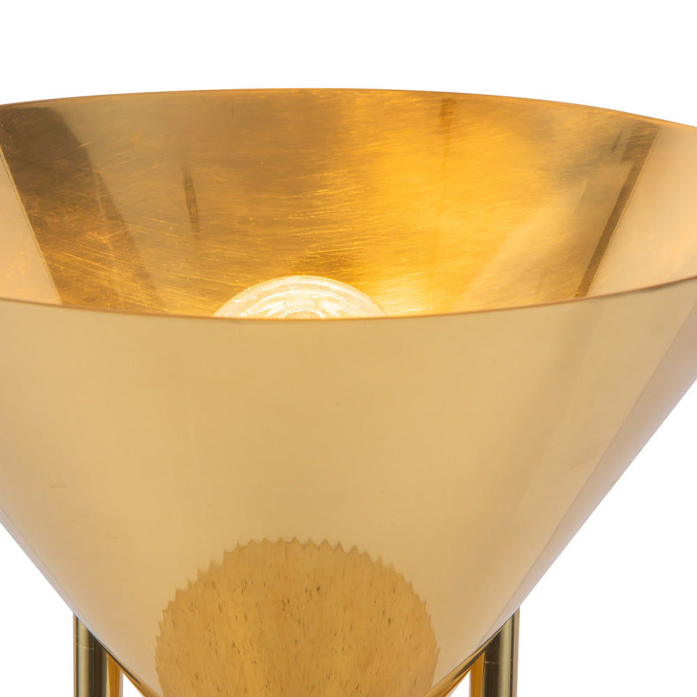 Versus Table Lamp in Detail.
