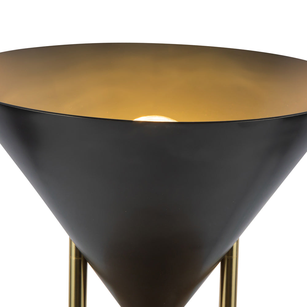 Versus Table Lamp in Detail.