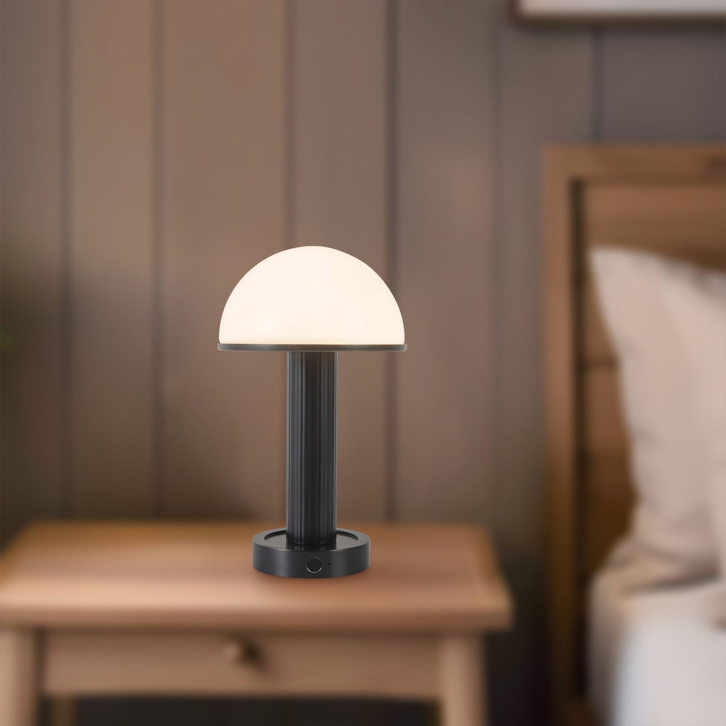 Vienna Round LED Rechargeable Table Lamp in Detail.
