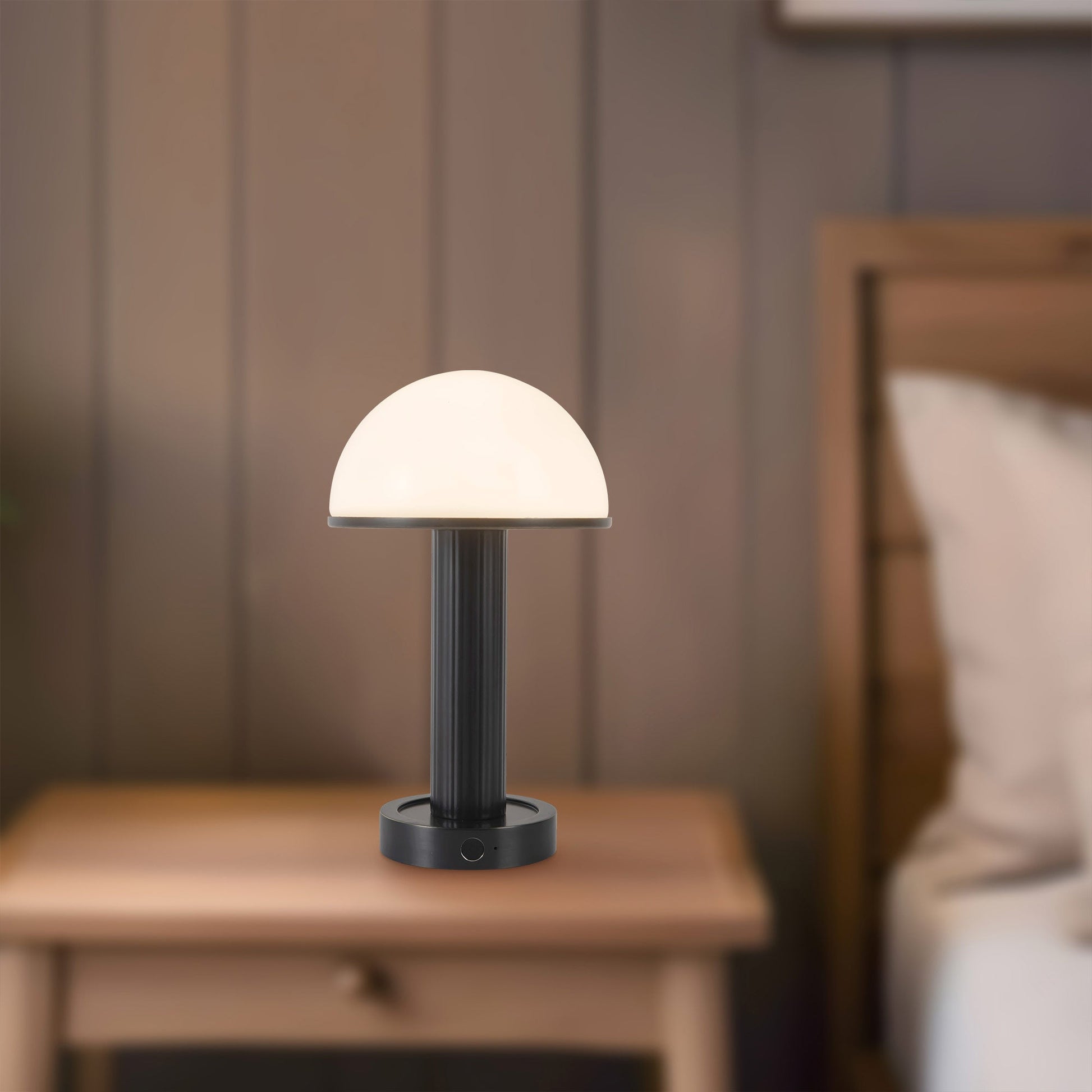 Vienna Round LED Rechargeable Table Lamp in Detail.