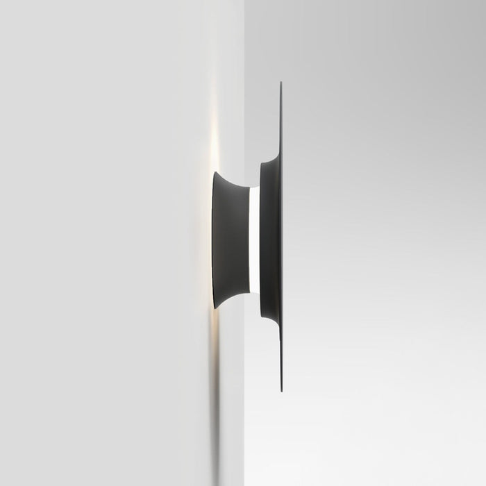Facce Prism Shallow LED Ceiling / Wall Light in Detail.