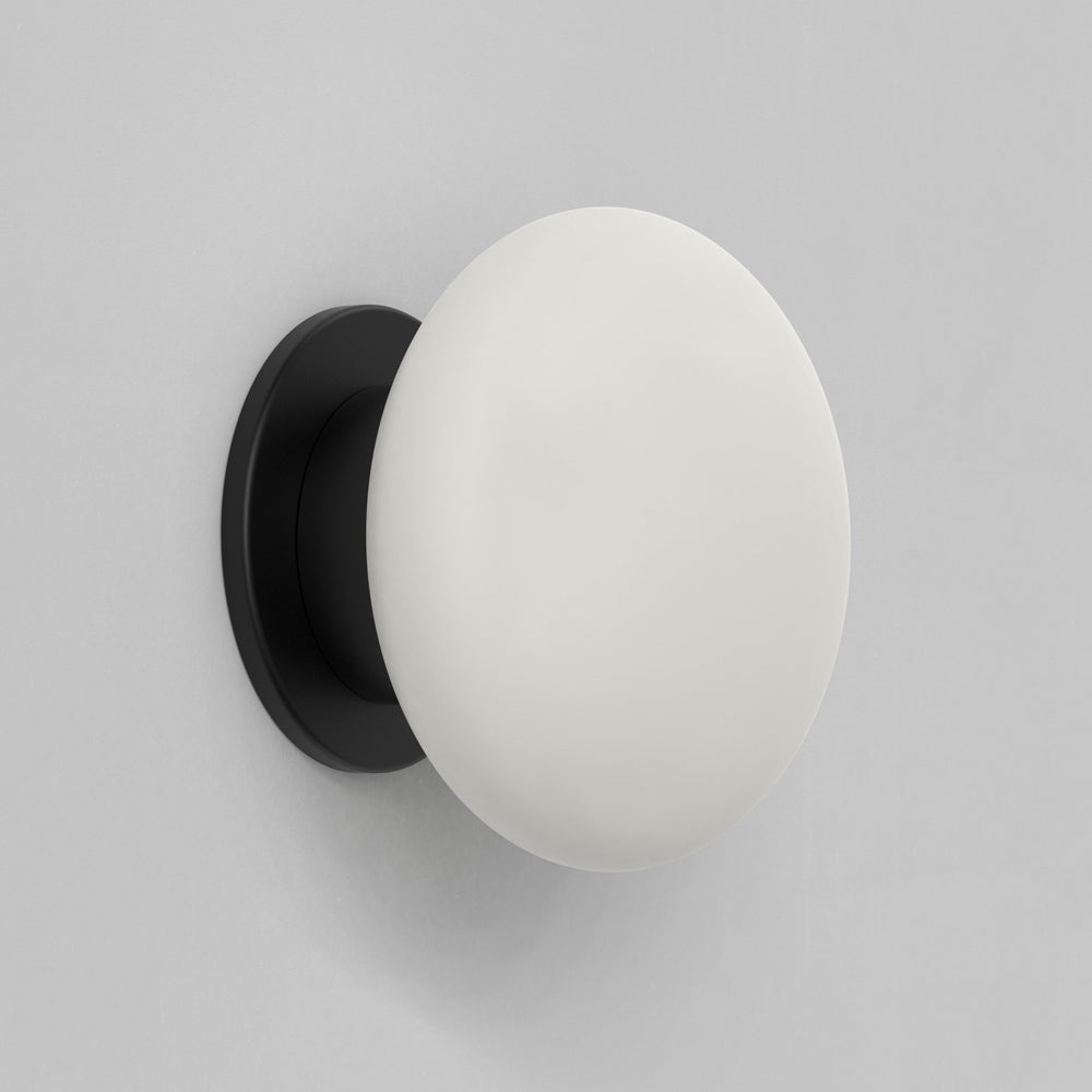 Zeppo Bath Wall Light in Detail.