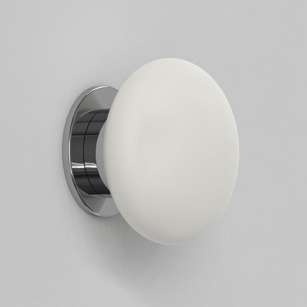 Zeppo Bath Wall Light in Detail.