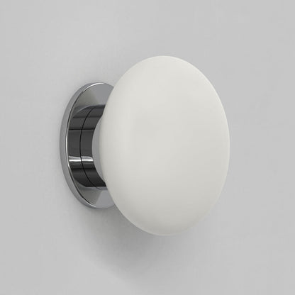 Zeppo Bath Wall Light in Detail.