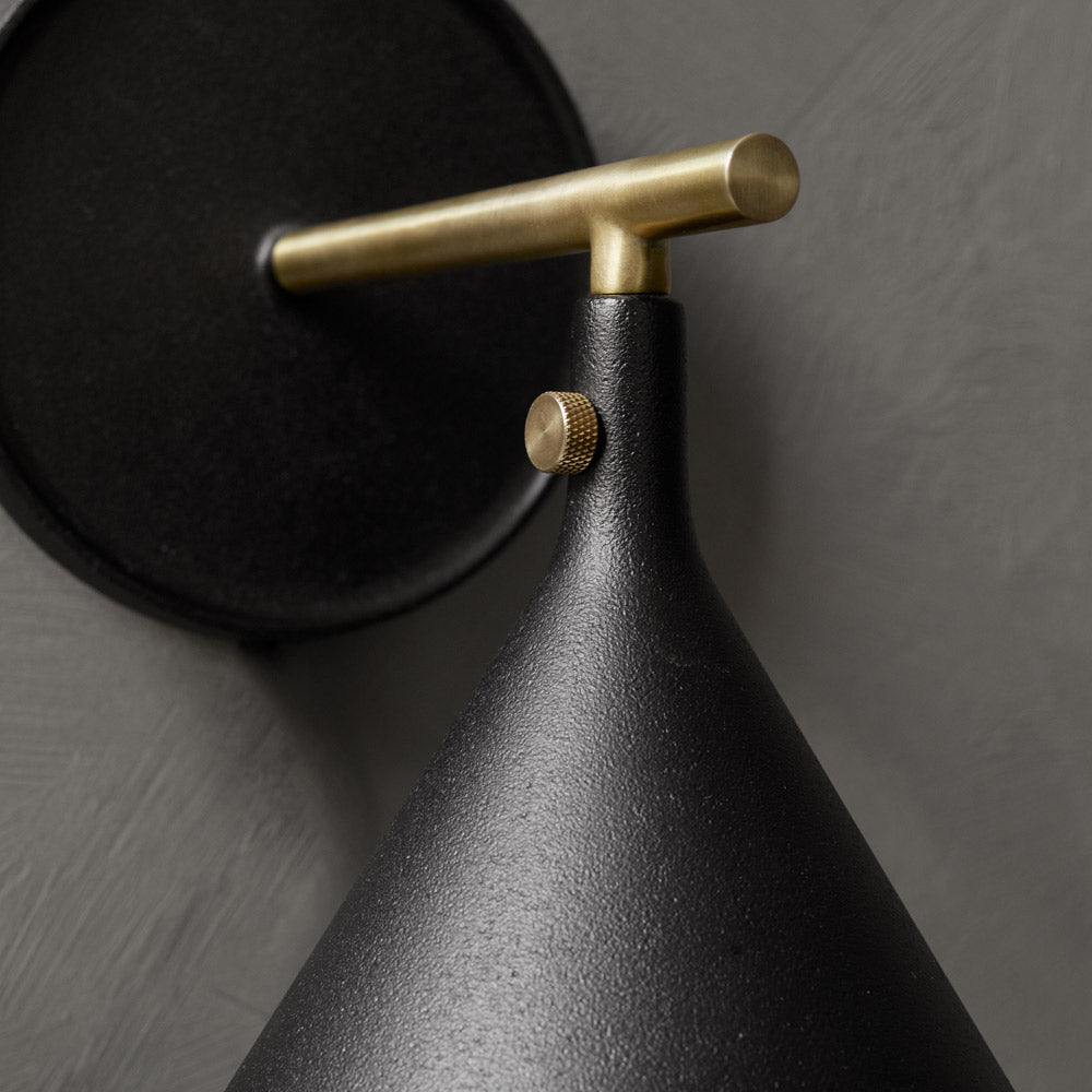 Cast Outdoor Wall Light in Detail.
