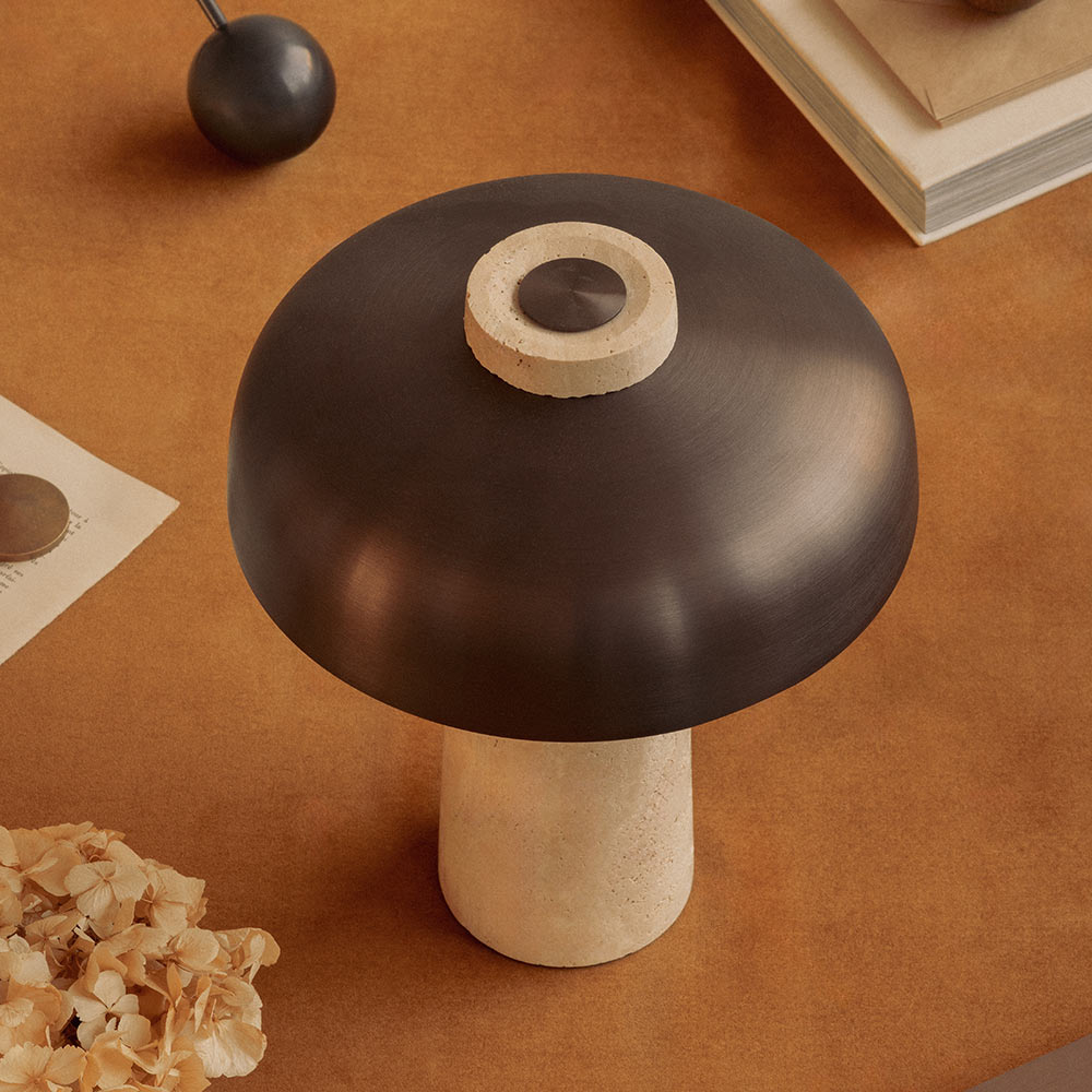 Reverse Table Lamp in Detail.