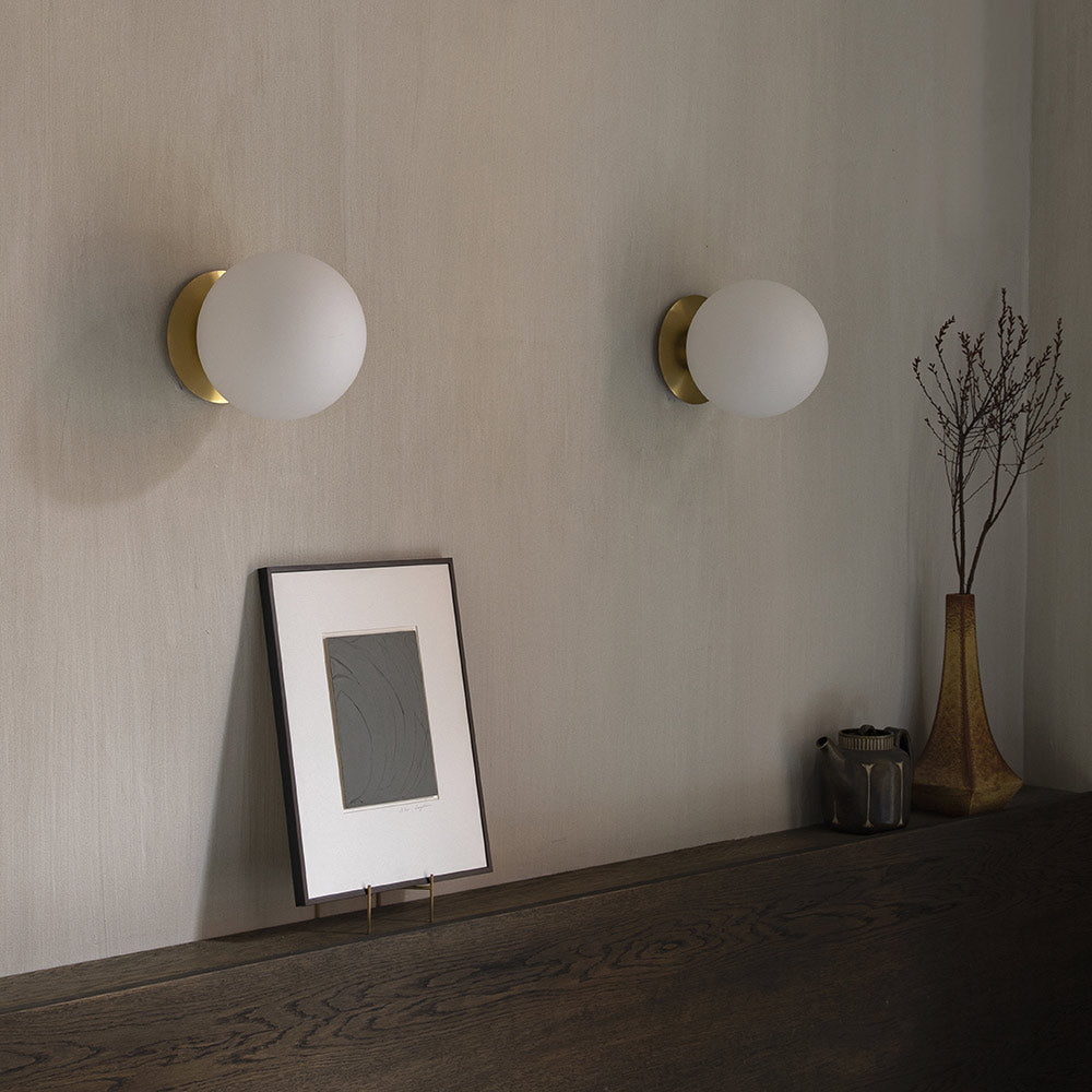 TR Ceiling / Wall Light in living room.