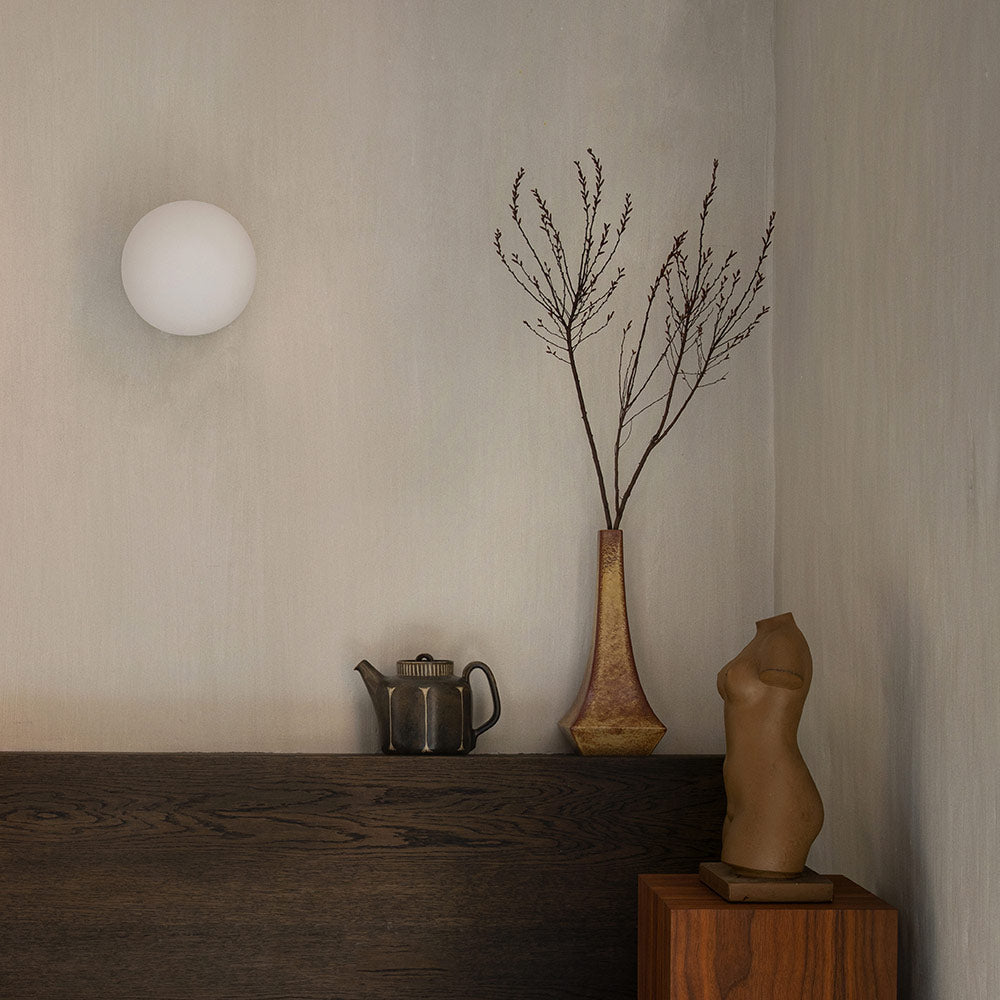 TR Ceiling / Wall Light in living room.