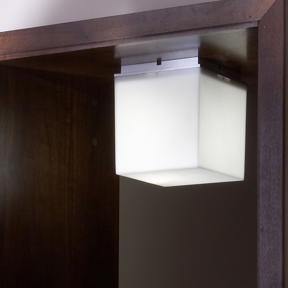 Q. Bo LED Ceiling / Wall Light in Detail.