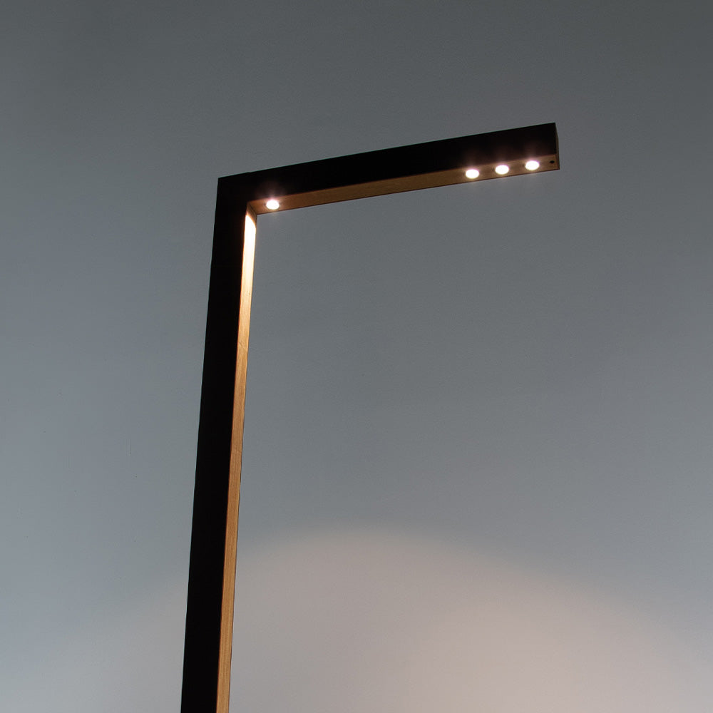 Zenthin Outdoor LED Floor Lamp in Deail.