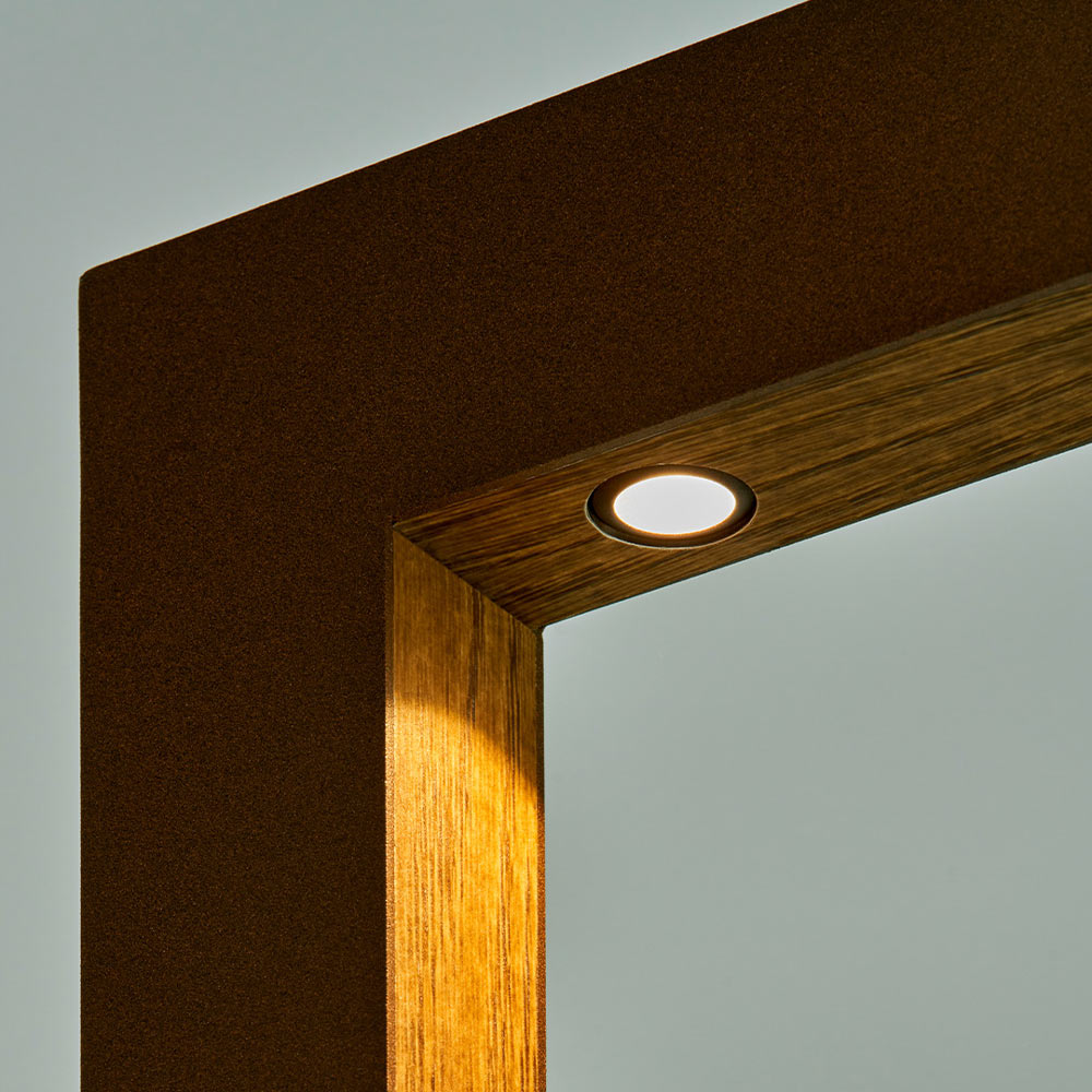 Zenthin Outdoor LED Floor Lamp in Deail.