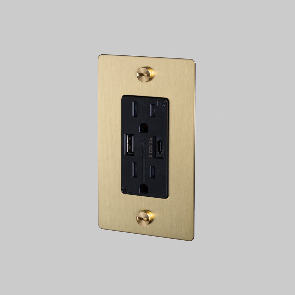 1G Combination Duplex Outlet with USB-A and USB-C Ports in Detail.