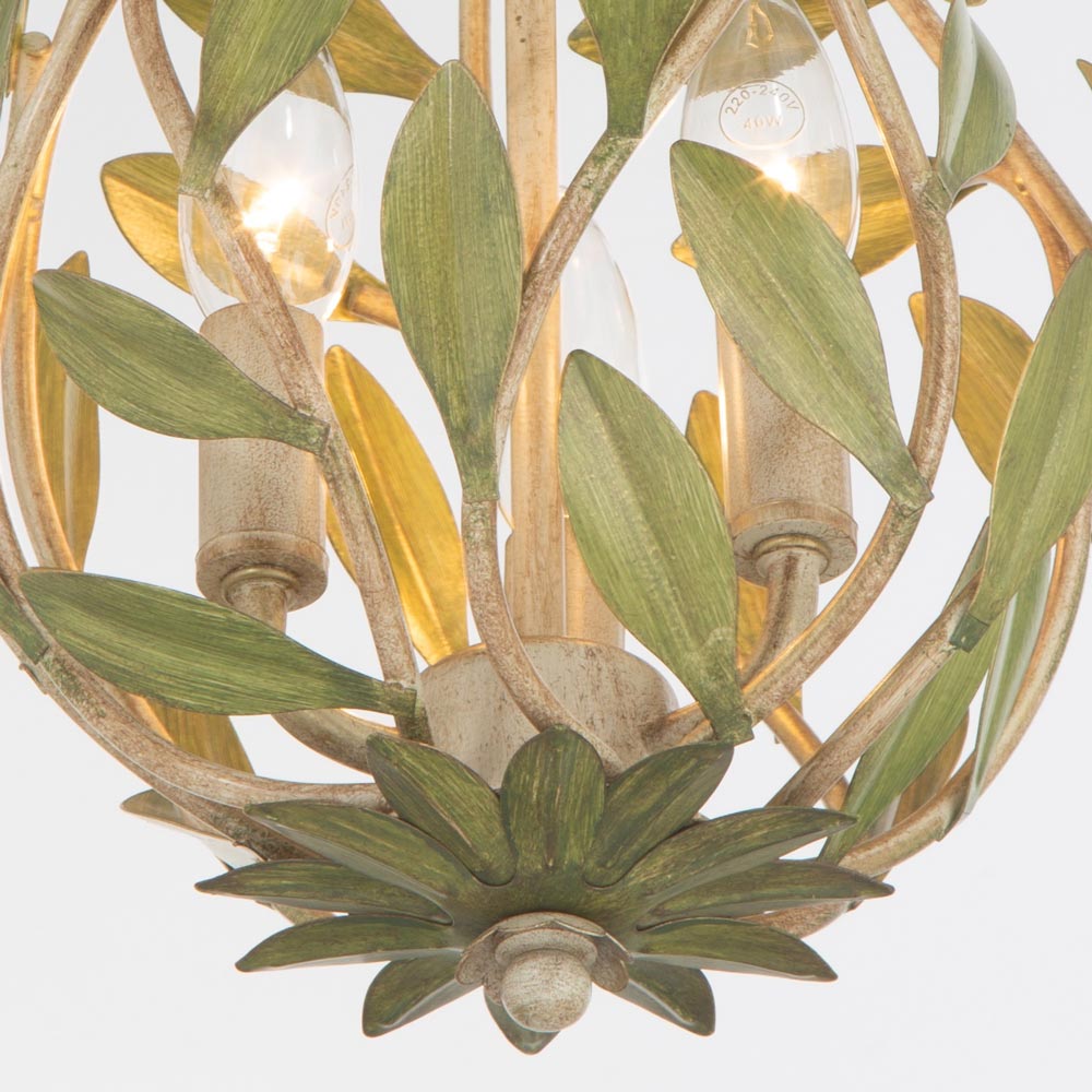 Broche 565 Chandelier in Detail.