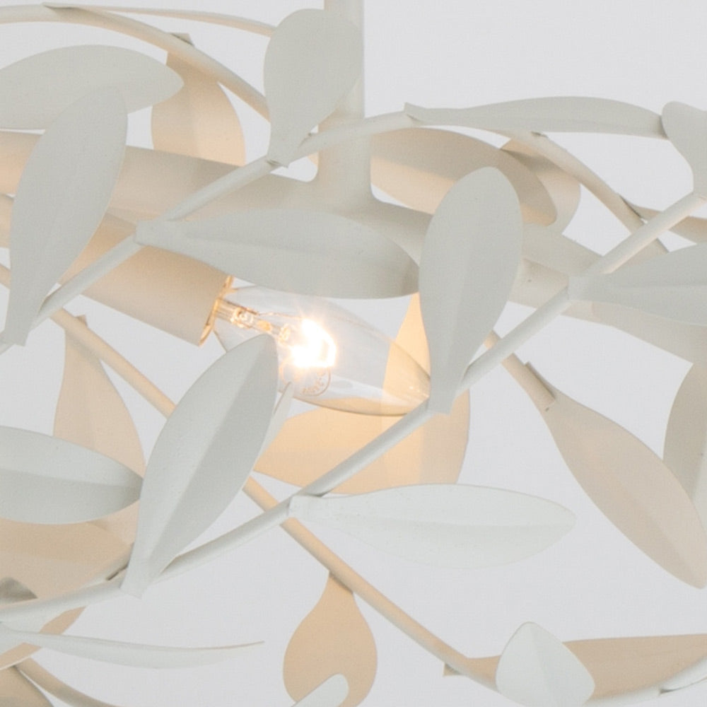 Broche 567 Linear Chandelier in Detail.