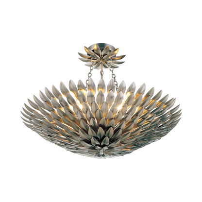 Broche Chandelier in Detail.