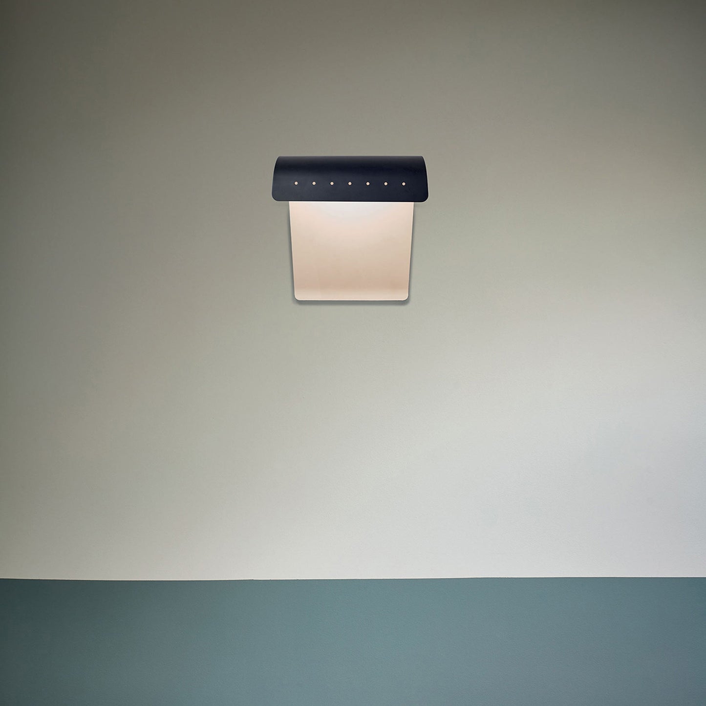 Biny Curve LED Wall Light in Detail.