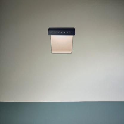Biny Curve LED Wall Light in Detail.