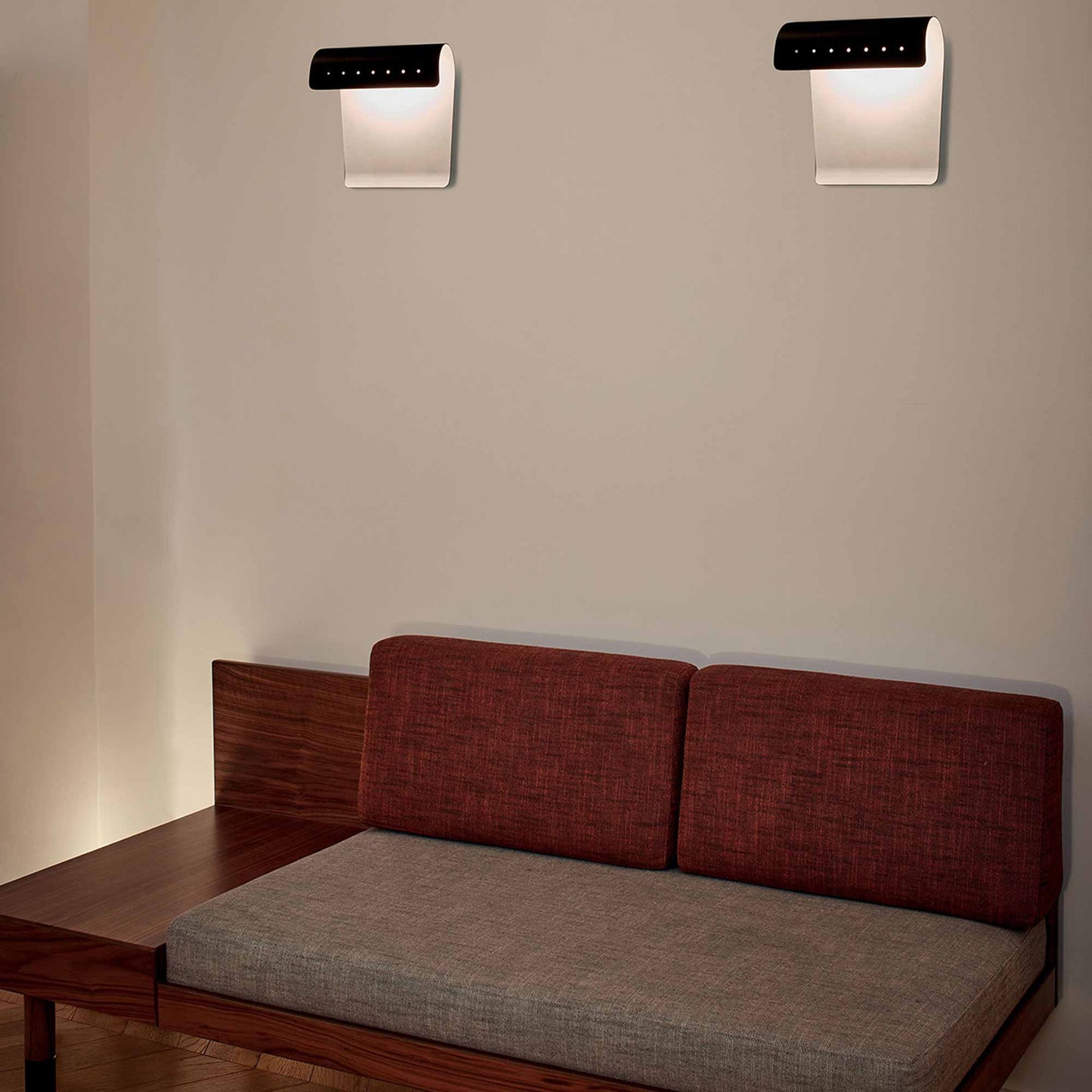 Biny Curve LED Wall Light in Detail.