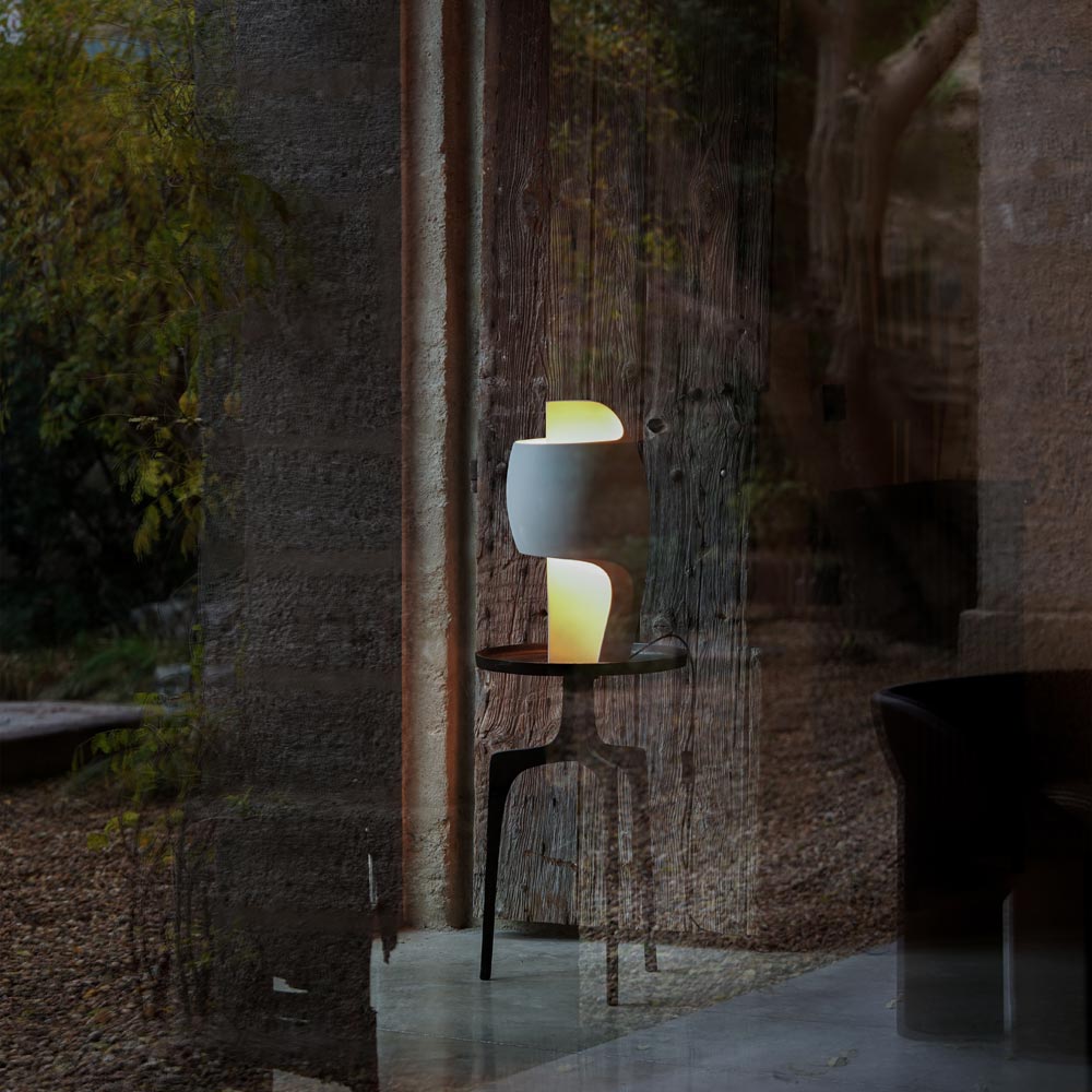 Grande B LED Table Lamp in Detail.