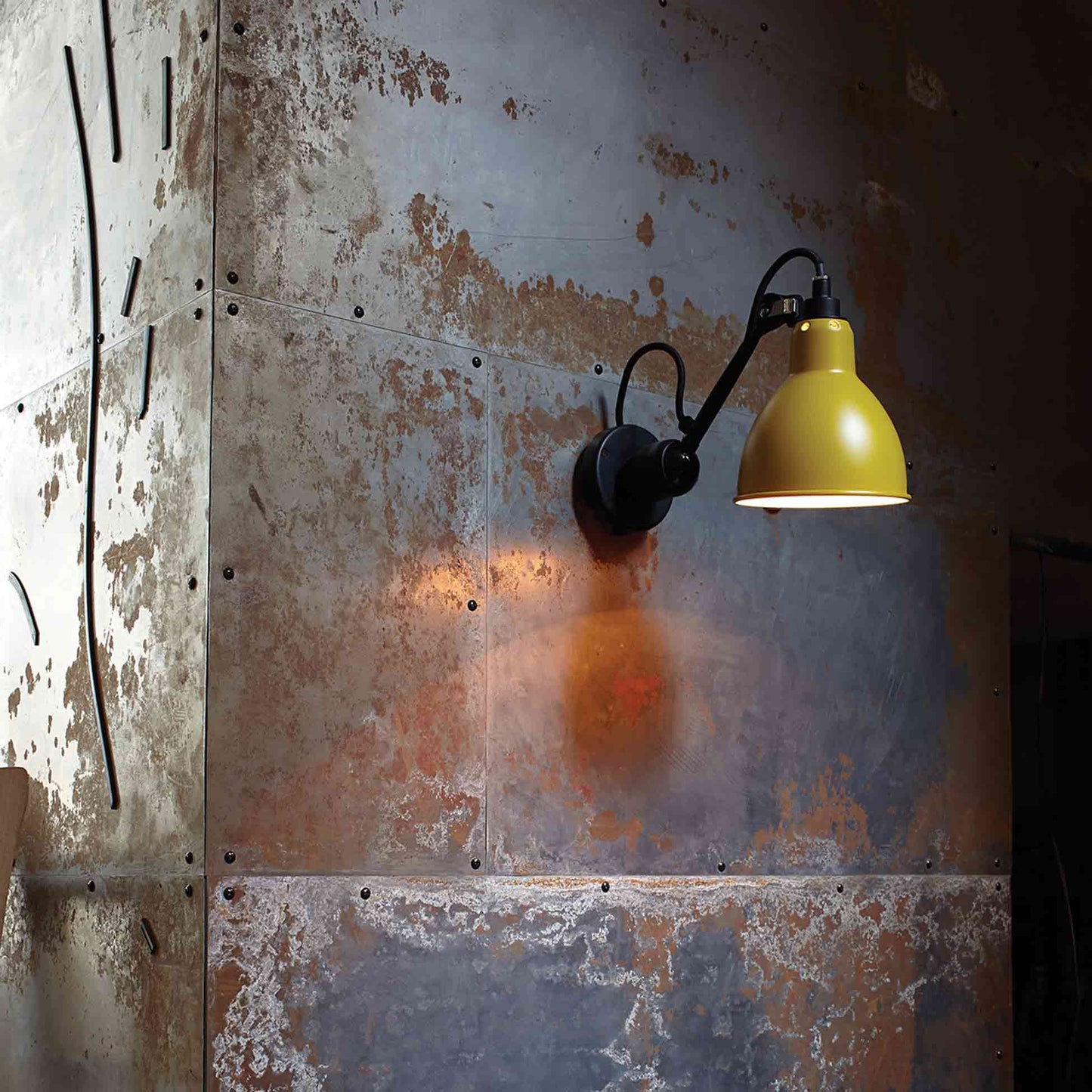 Lampe Gras N°304 Wall Light in Detail.