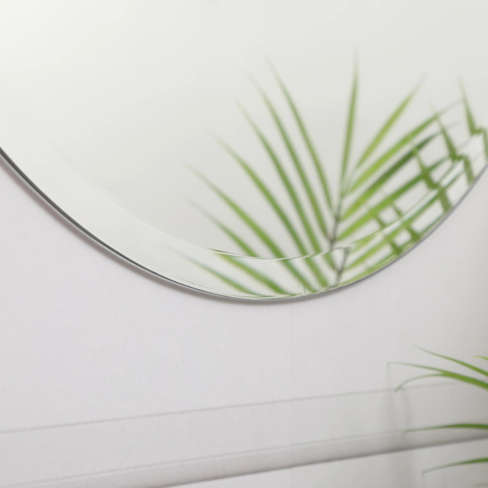 Elegant Round Mirror in Detail.