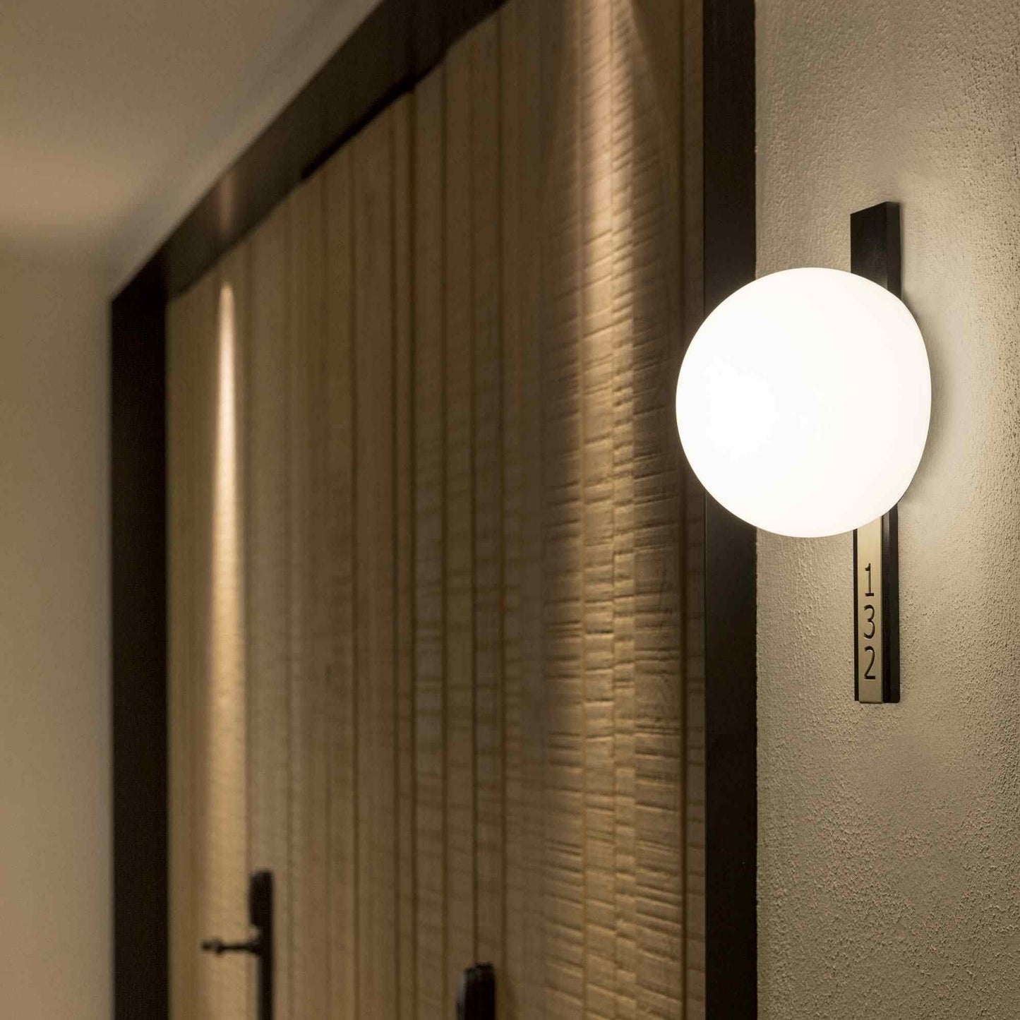 Circ 3720 LED Wall Light in Detail.