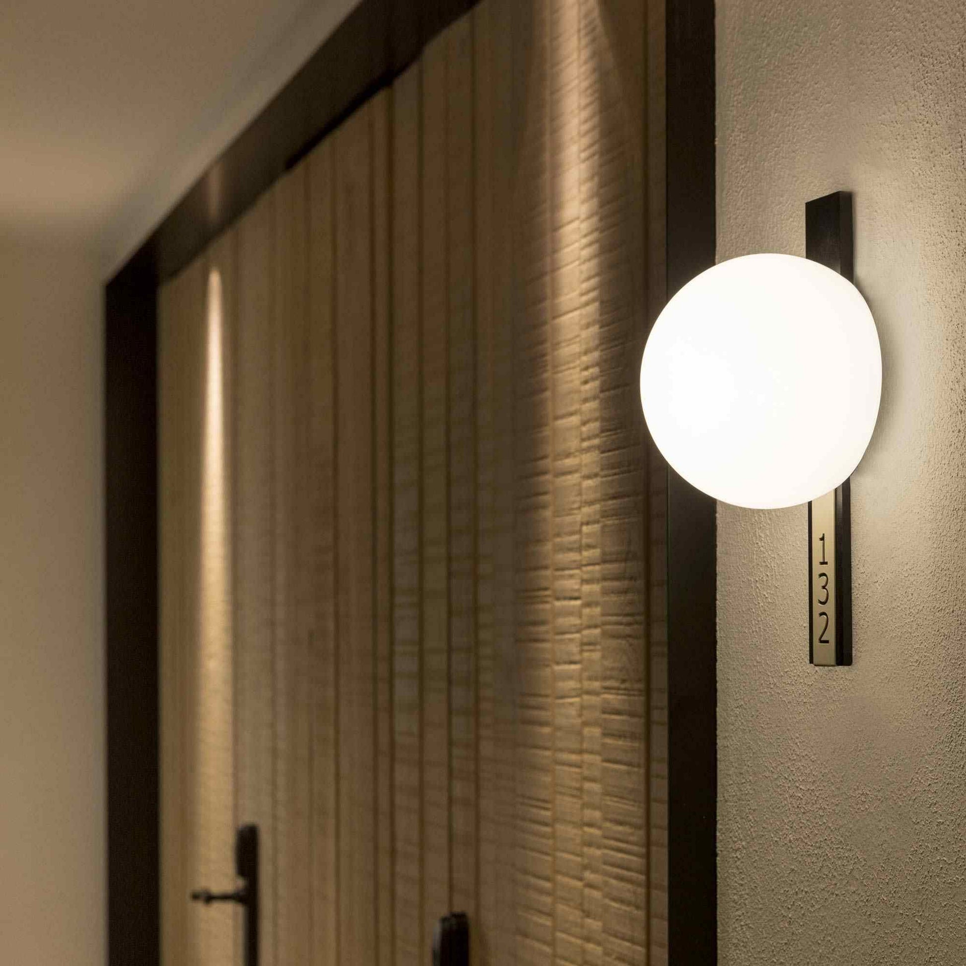 Circ 3720 LED Wall Light in Detail.