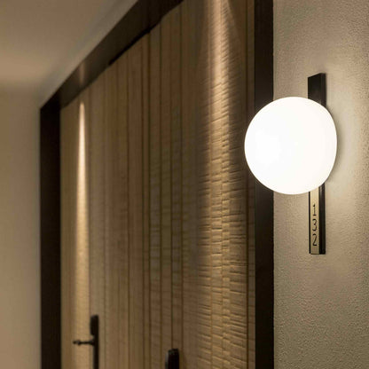 Circ 3720 LED Wall Light in Detail.